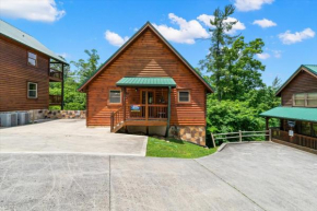 Cozy 2BR Theater Gameroom Hot Tub FREE Attraction Tickets Pigeon Forge